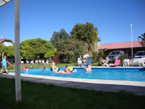 Laguneclub - Su casa de campo内部或周边的泳池