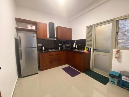 3 Bedroom Apartment, Ariyana Resort的厨房或小厨房