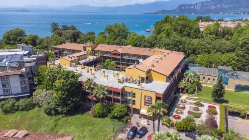 巴多利诺葛丽缇帕克酒店的享有度假胜地的海洋美景