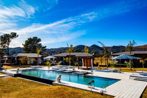 贝尔格拉诺将军镇OMM Suites Resort, Villa General Belgrano的度假村游泳池的图片