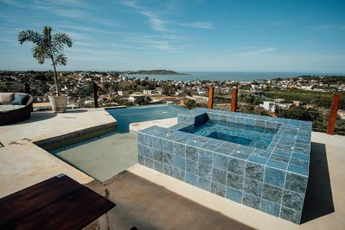 瓜拉派瑞Terraço的屋顶上的游泳池