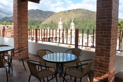 Huascarán Inn的阳台或露台
