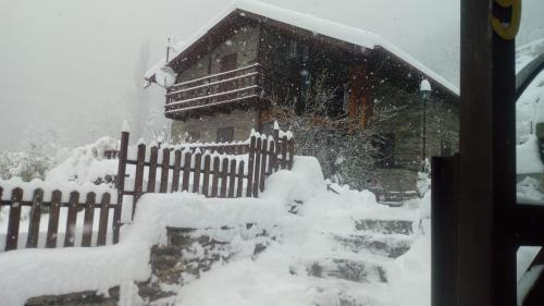 冬天的Chalet di Montagna