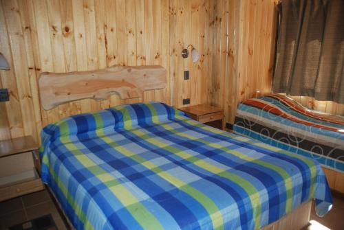 埃尔基斯科Cabañas Barrachina, Punta de Tralca的小木屋内带两张床的房间