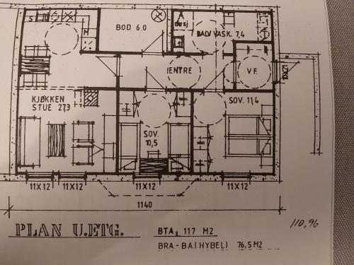 奥勒松Ålesund Apartment with free parking的房屋平面图