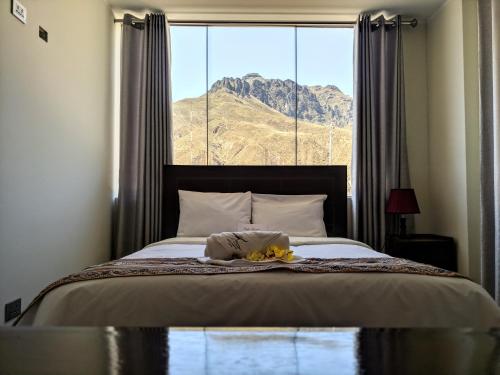 奇瓦伊Colca Canyon Hotel的山景卧室 - 带1张床