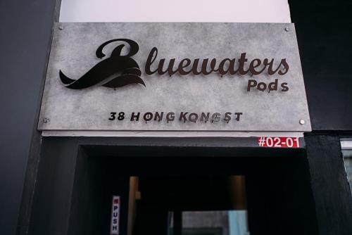 新加坡Bluewaters Pods 38 Hongkong St的天麻雀科目前的标志