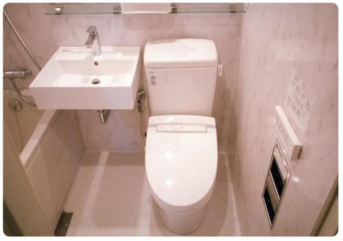 东京world potential / Vacation STAY 4614的浴室配有白色卫生间和盥洗盆。
