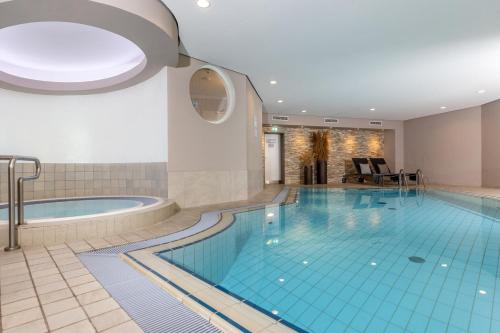 皮得斯费尔德黑德加鲁德酒店的游泳池位于酒店客房内,设有浴缸