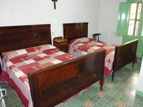 里贝斯的弗里瑟方达维拉尔塔膳食公寓的配有两张床的客房内。