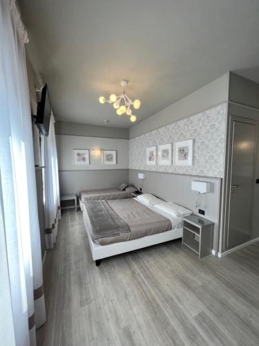圣毛罗托里内塞拉佩斯酒店的一间卧室设有一张大床和天花板