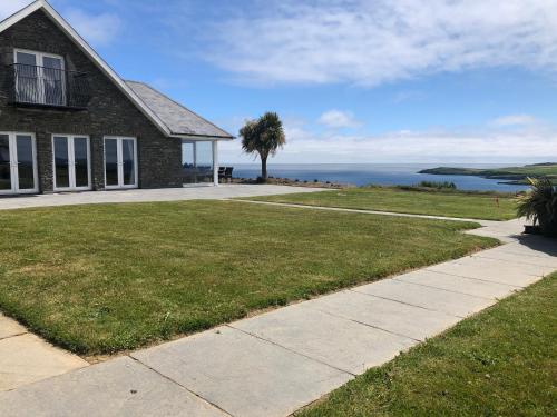 金塞尔Ocean View,Kinsale, Exquisite holiday homes, sleeps 22的海景度假屋