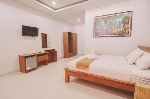金塔马尼caldera hotel的一间卧室配有一张床和一台电视