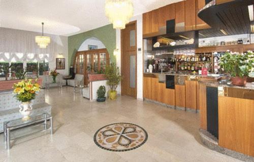 Hotel Saint Tropez SPA & Restaurant酒廊或酒吧区
