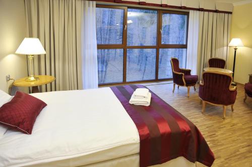 米尔 - 扬SPA酒店客房内的一张或多张床位