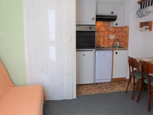 Appartement Vars, 1 pièce, 3 personnes - FR-1-330B-81的厨房或小厨房