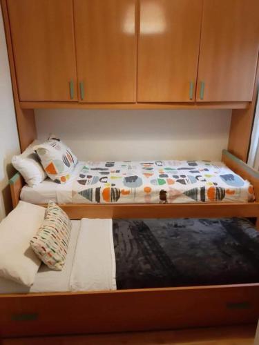 Rooms 2 and 1 Beds near Sevilla Center客房内的一张或多张床位