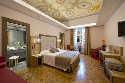罗马吉奥里纳森纳勒酒店的一间酒店客房 - 带一张床和一间浴室