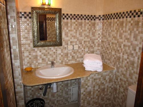 辛迪南部酒店的一间浴室