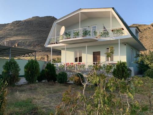 The LAKE HOUSE