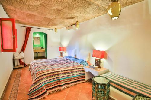 Riad Haj Palace & Spa客房内的一张或多张床位