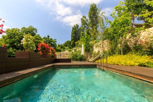 波尔图108MM House的花园后院的游泳池