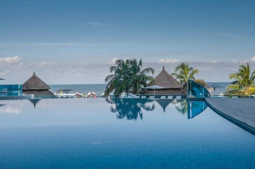 卡塔赫纳美洲海塔酒店的海景游泳池