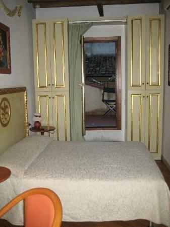 Dimore LA VECCHIA FIRENZE客房内的一张或多张床位