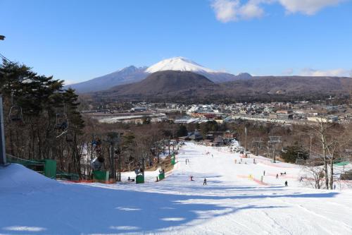 轻井泽轻井泽西王子酒店的山底滑雪场