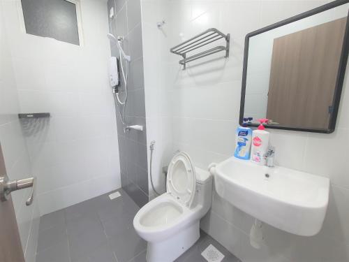Nice Condo Novo 8 Residence Kampung Lapan nr Jonker Walk Melaka的一间浴室