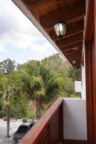 瓦斯卡坎波Torre del Conde的房屋的阳台享有风景。