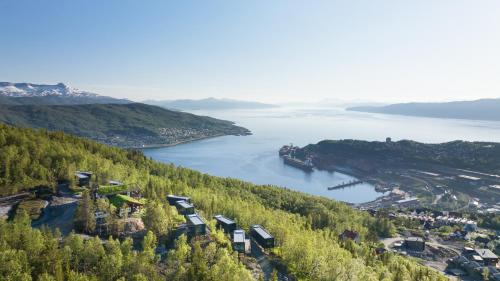 纳尔维克NARVIKFJELLET Camp 291的水体的空中景观