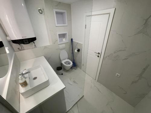 Lungomare Apartments的一间浴室