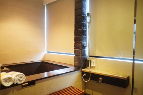 漾馆温泉饭店的一间浴室
