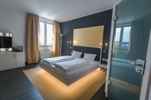 辛斯海姆辛斯海姆酒店的一间卧室配有一张特大号床。