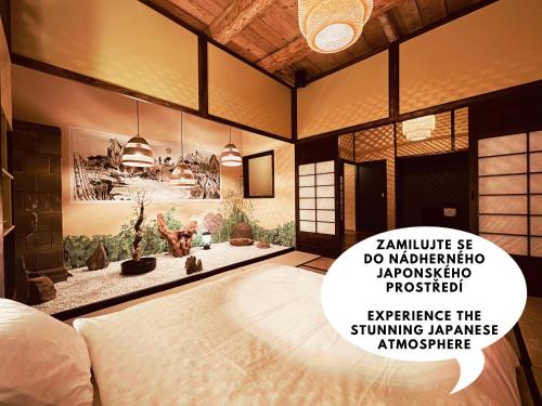 布尔诺OROOM Japan - Role Play For Couples in BRNO的卧室配有一张壁挂式海报的床