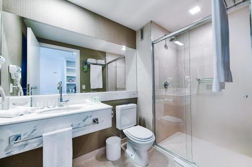 贝洛奥里藏特萨瓦西智选假日酒店的一间浴室