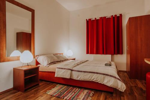 Sobe Anita-soba s bračnim ležajem客房内的一张或多张床位