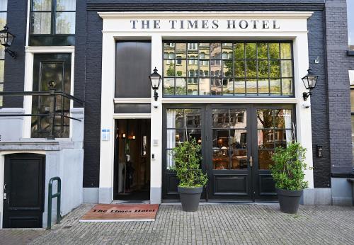 阿姆斯特丹时代大酒店的前面有两株盆栽植物的商店