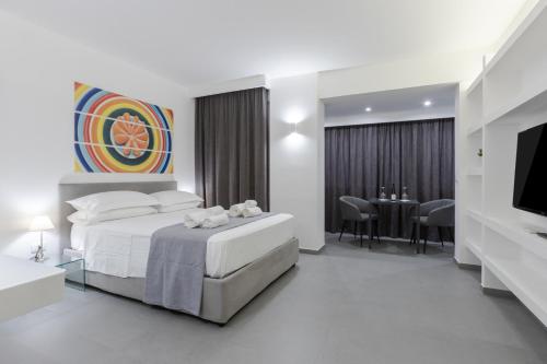 巴勒莫Suite Palermo Apartment的酒店客房 - 带一张床和用餐室