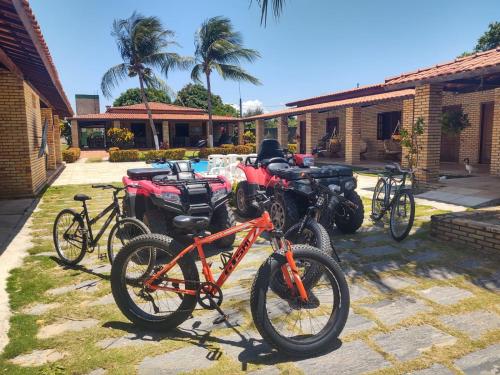 在Pousada Solar das Fontes内部或周边骑自行车