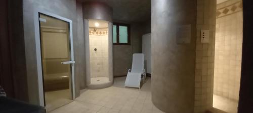 瓦尔迪索托Stelviostay Residence Stelvio的一间带厕所的浴室