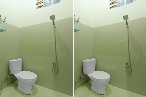 巴东Capital O 91675 Utama Residence的浴室两张照片,带卫生间