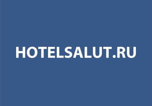 莫斯科Hotel Salut的蓝标,标有酒店岛路