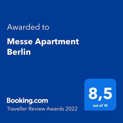 柏林Micro Apartment Berlin的蓝屏上消息约定的年份的截图