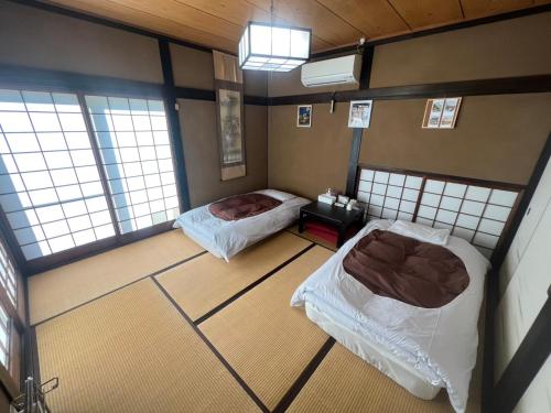 笛吹市Fukurou no Oyado - Vacation STAY 71286v的享有高空美景,设有两张床