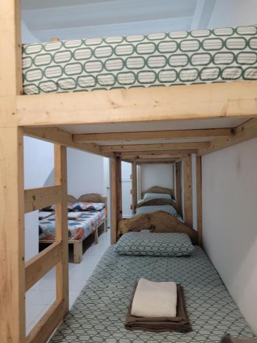 那牙Borj Place的双层床间 - 带两张双层床