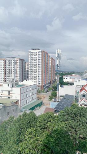 潘郎Khách Sạn FARA的享有城市和高楼的景色