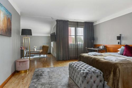 博伦厄古斯塔夫瓦萨贝斯特韦斯特酒店的酒店客房带两张床和一个客厅