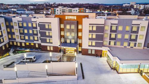 纳什维尔Staybridge Suites - Nashville - Vanderbilt, an IHG Hotel的城市空中景观和建筑